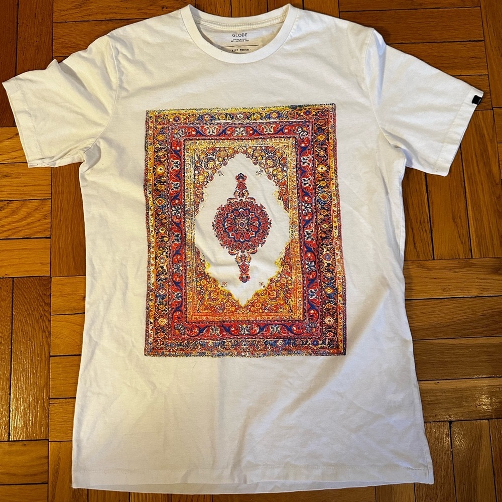 Medallion Print Tee size Medium